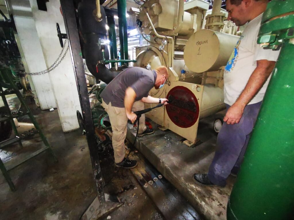 Limpieza de chiller industrial Planta de tratamiento de agua y reparación de chiller