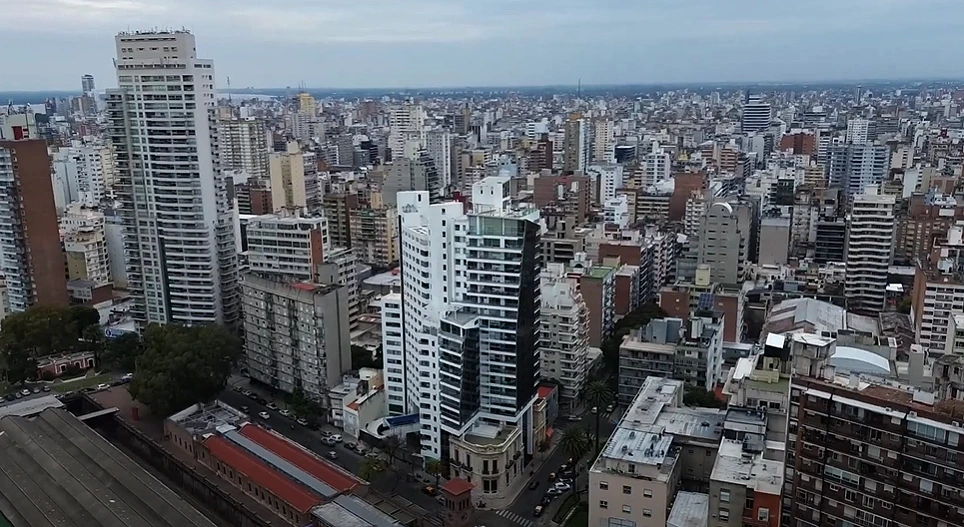 La torre Britania, donde Potabilziar solutions realizo la Impermeabilización y renovación de una pileta.